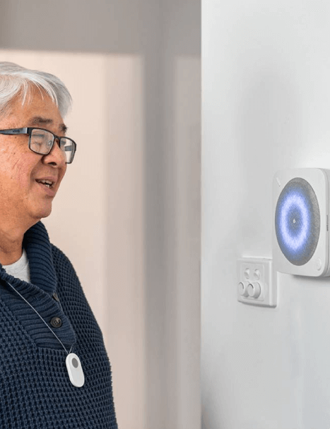 Person on the phone to Umps